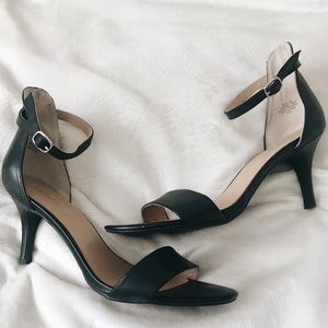 Kelly + Katie | Nadia Heel